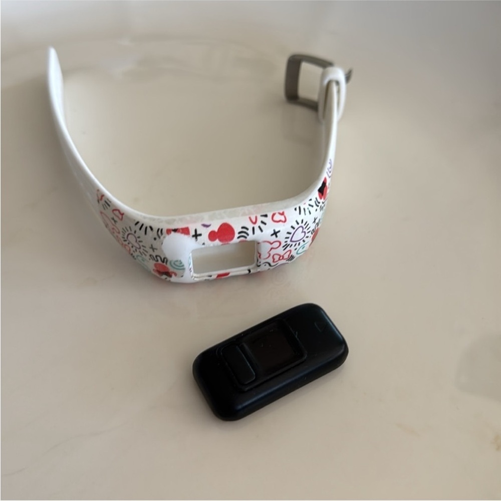 Garmin Kids Activity Tracker - Colorful Pattern - Picture 7 of 11